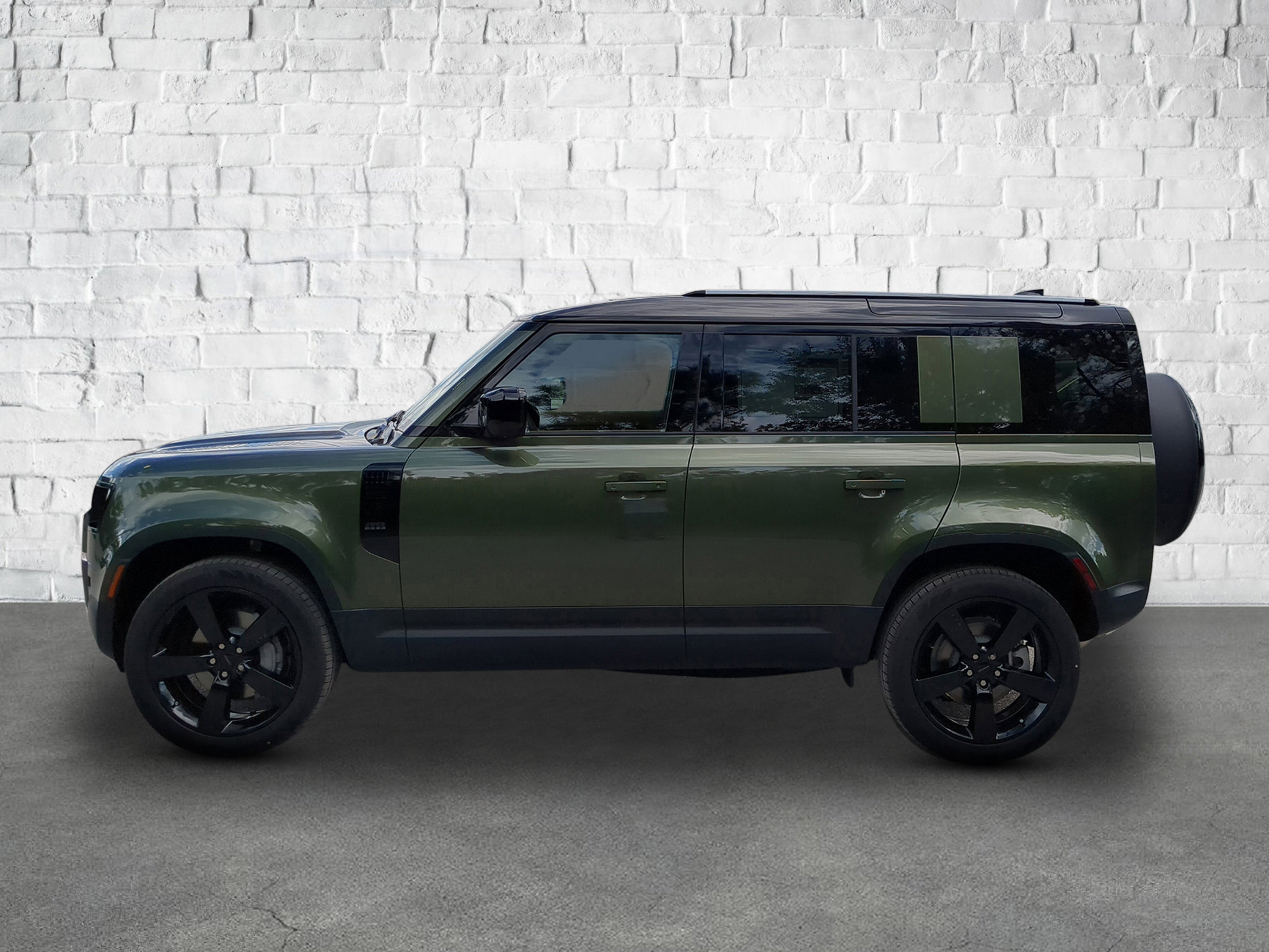 New 2026 Land Rover Defender 110 S image 3