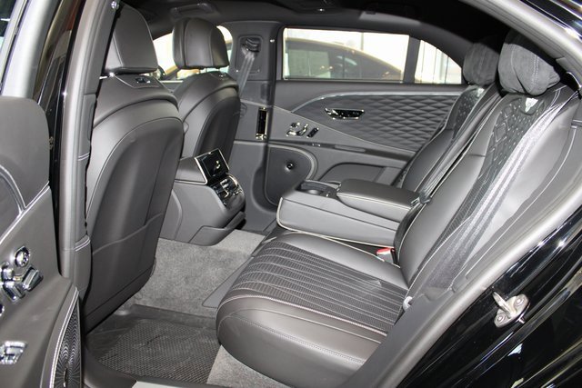 Used 2022 Bentley Flying Spur V8 image 12