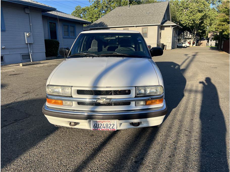 Used 2001 Chevrolet S10 Pickup LS w/ Cold-Climate Pkg AWD/4WD image 2