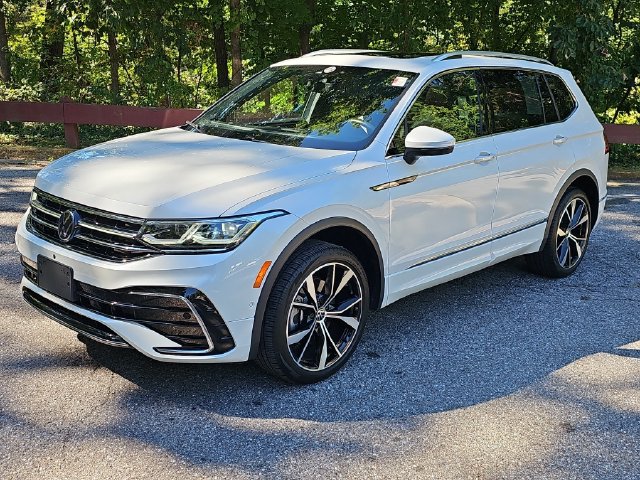 Used 2024 Volkswagen Tiguan SEL R-Line AWD/4WD image 4
