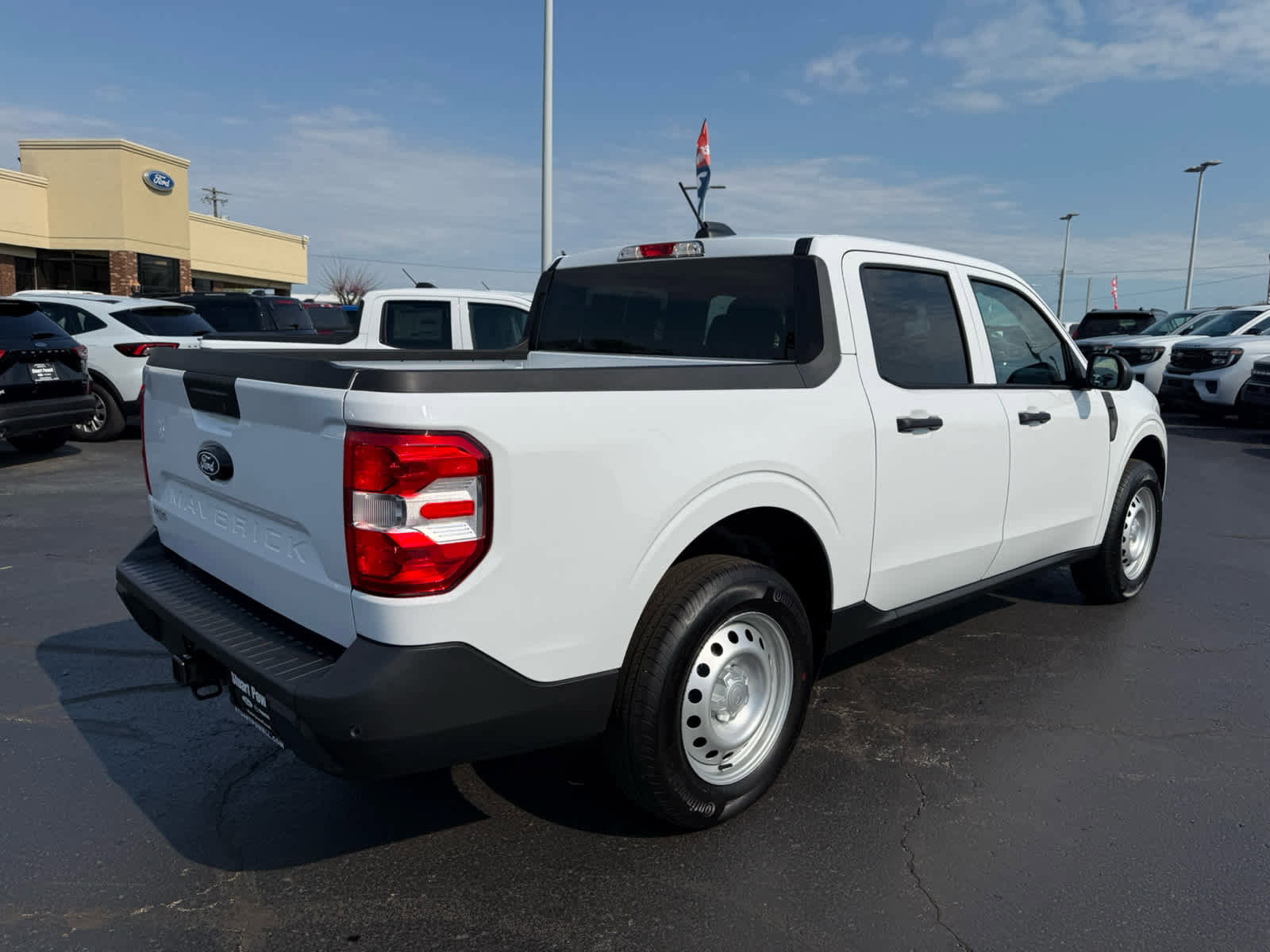 Used 2025 Ford Maverick XL w/ Equipment Group 102A AWD/4WD image 18