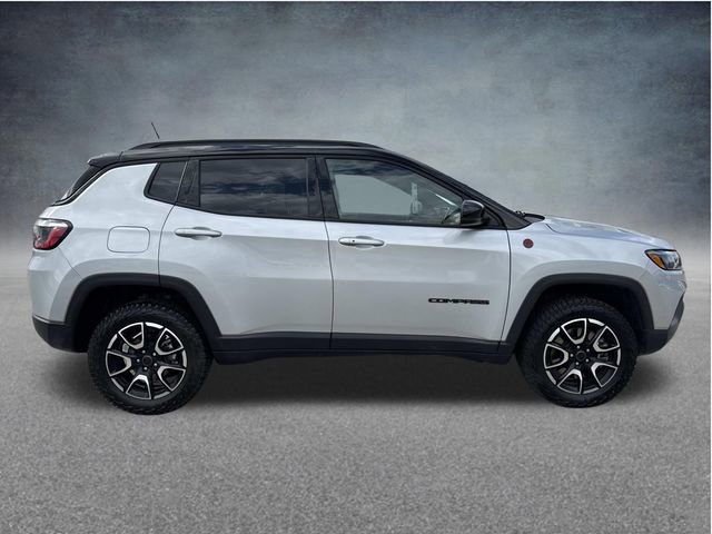 Used 2025 Jeep Compass Trailhawk w/ Trailer Tow Group AWD/4WD image 10