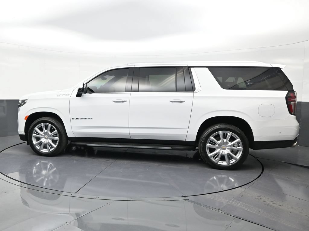 Used 2024 Chevrolet Suburban High Country w/ Advanced Technology Package RWD image 2