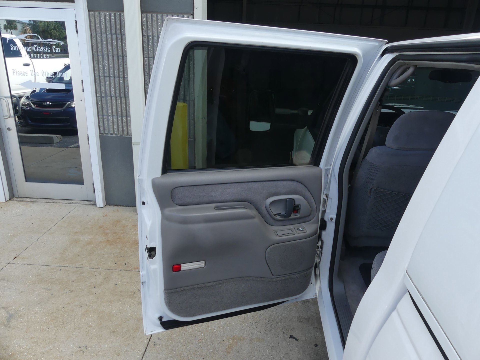 Used 2000 Chevrolet Silverado 3500 2WD Crew Cab image 61