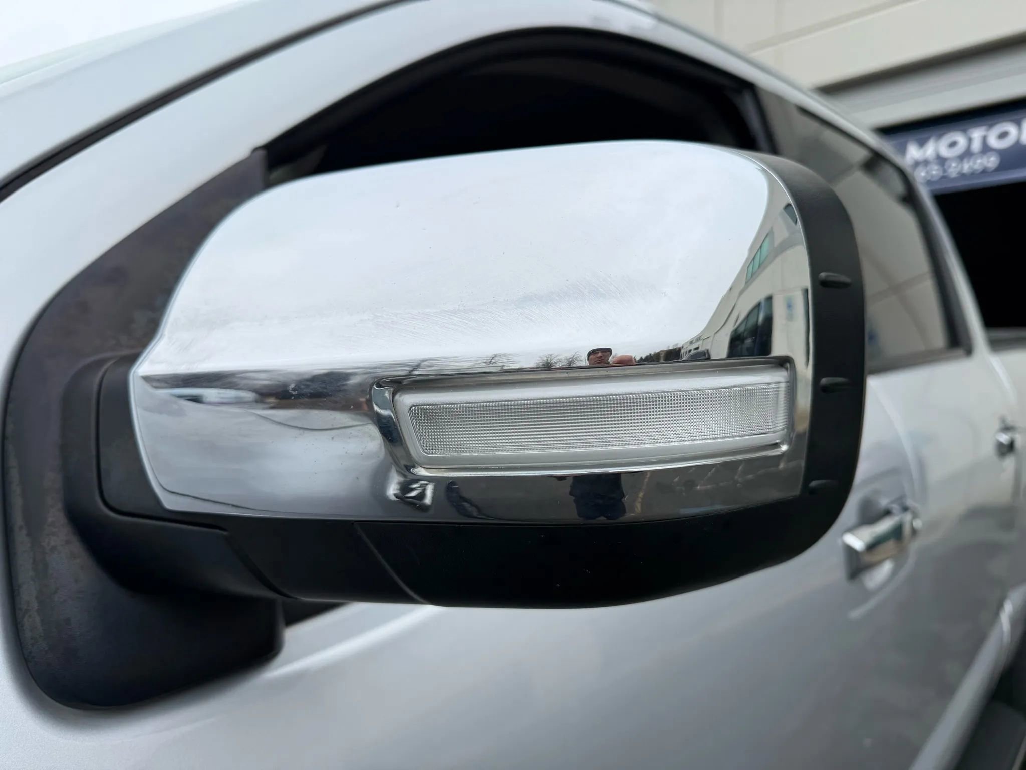 Used 2017 Nissan Titan SL image 11