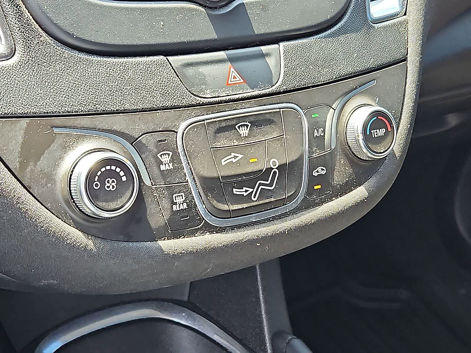 Used 2017 Chevrolet Malibu LT FWD image 23