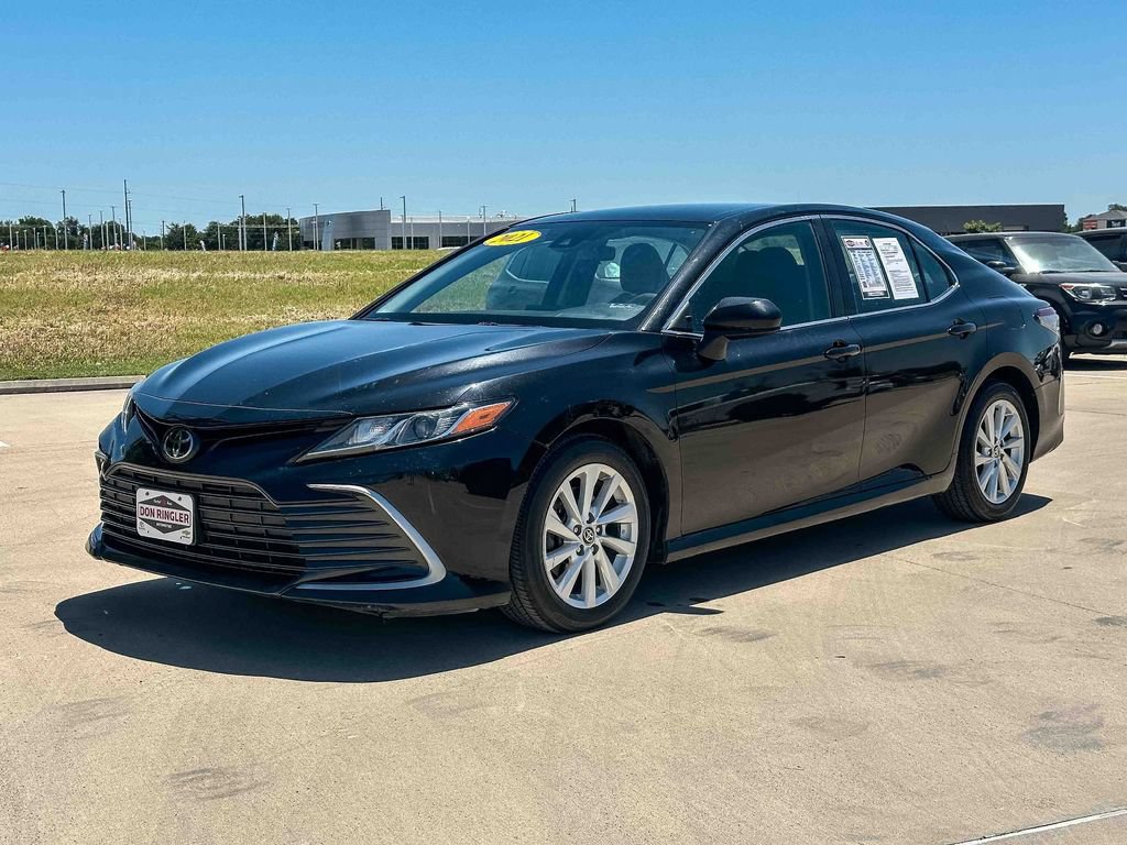 Used 2021 Toyota Camry LE FWD image 7