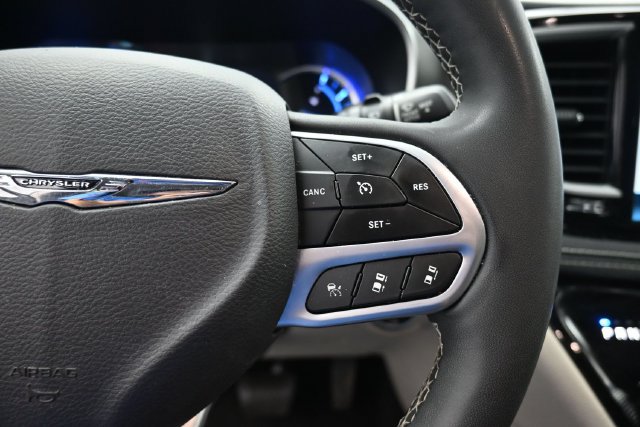 Used 2024 Chrysler Pacifica Limited FWD image 19