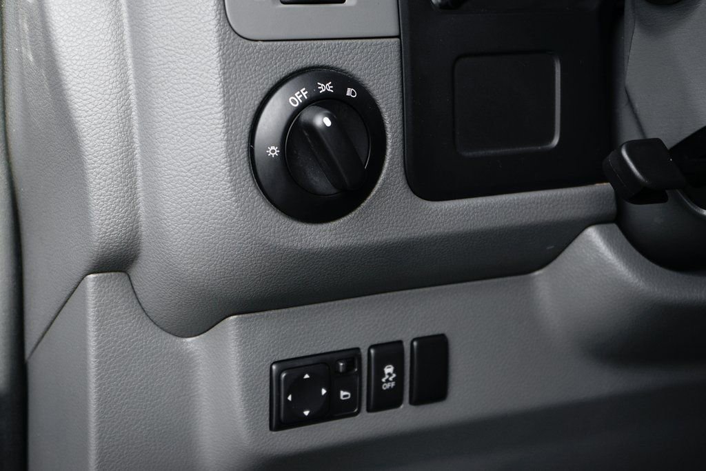 Used 2013 Nissan NV 3500 SV image 24