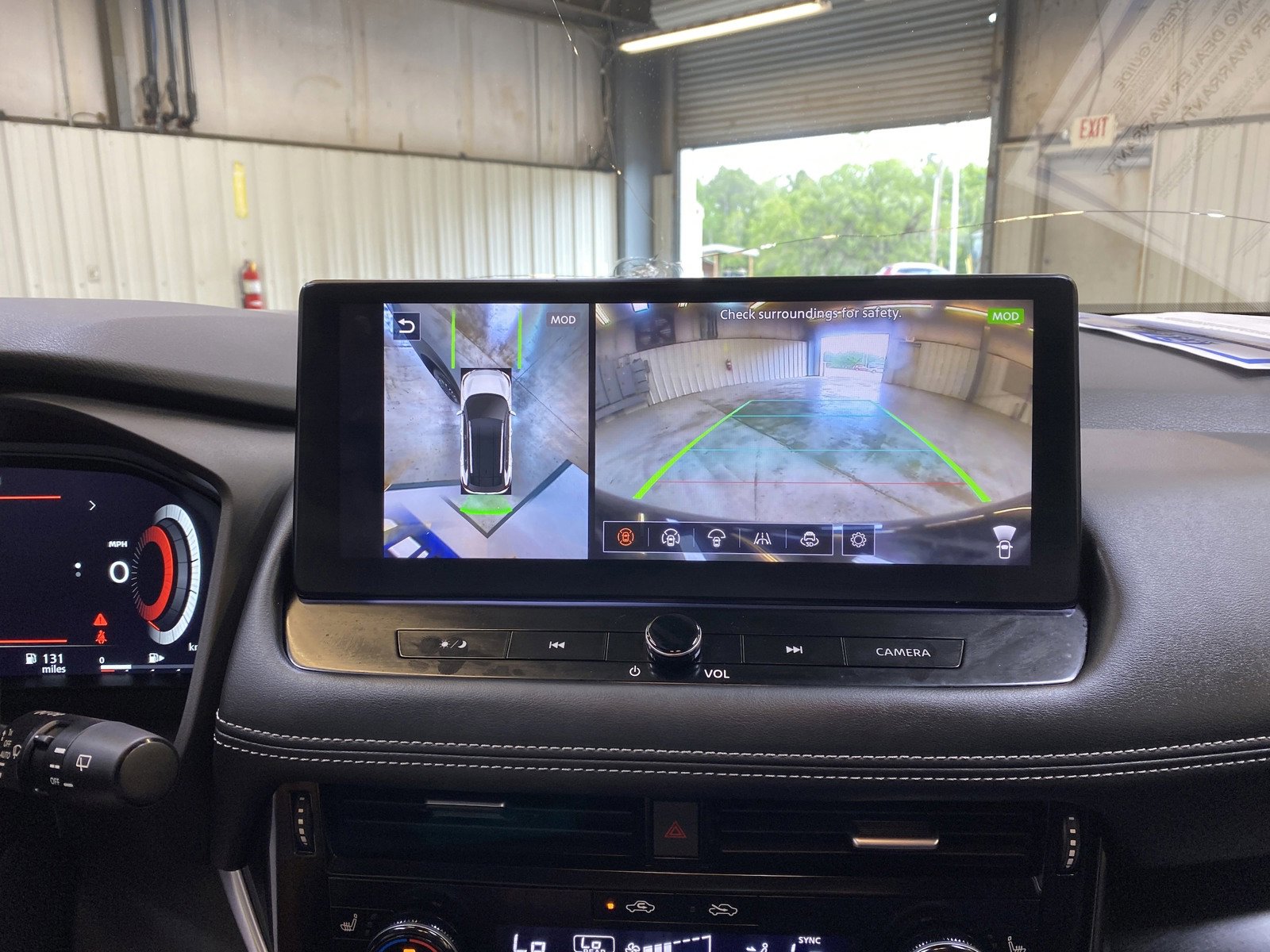 Used 2025 Nissan Rogue SL w/ Tech Package FWD image 44