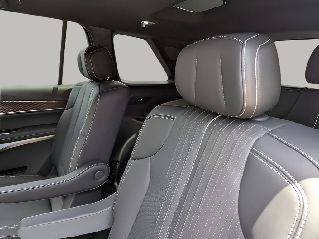 New 2026 Cadillac Vistiq Premium Luxury AWD/4WD image 16