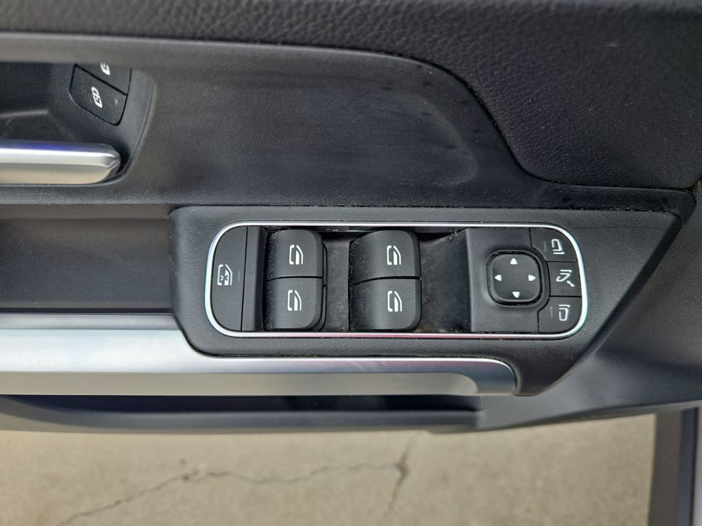 Used 2023 Mercedes-Benz GLB 250 4MATIC w/ Premium Package image 19