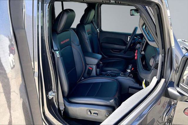 Certified 2025 Jeep Wrangler Unlimited Rubicon w/ Convenience Group AWD/4WD image 16