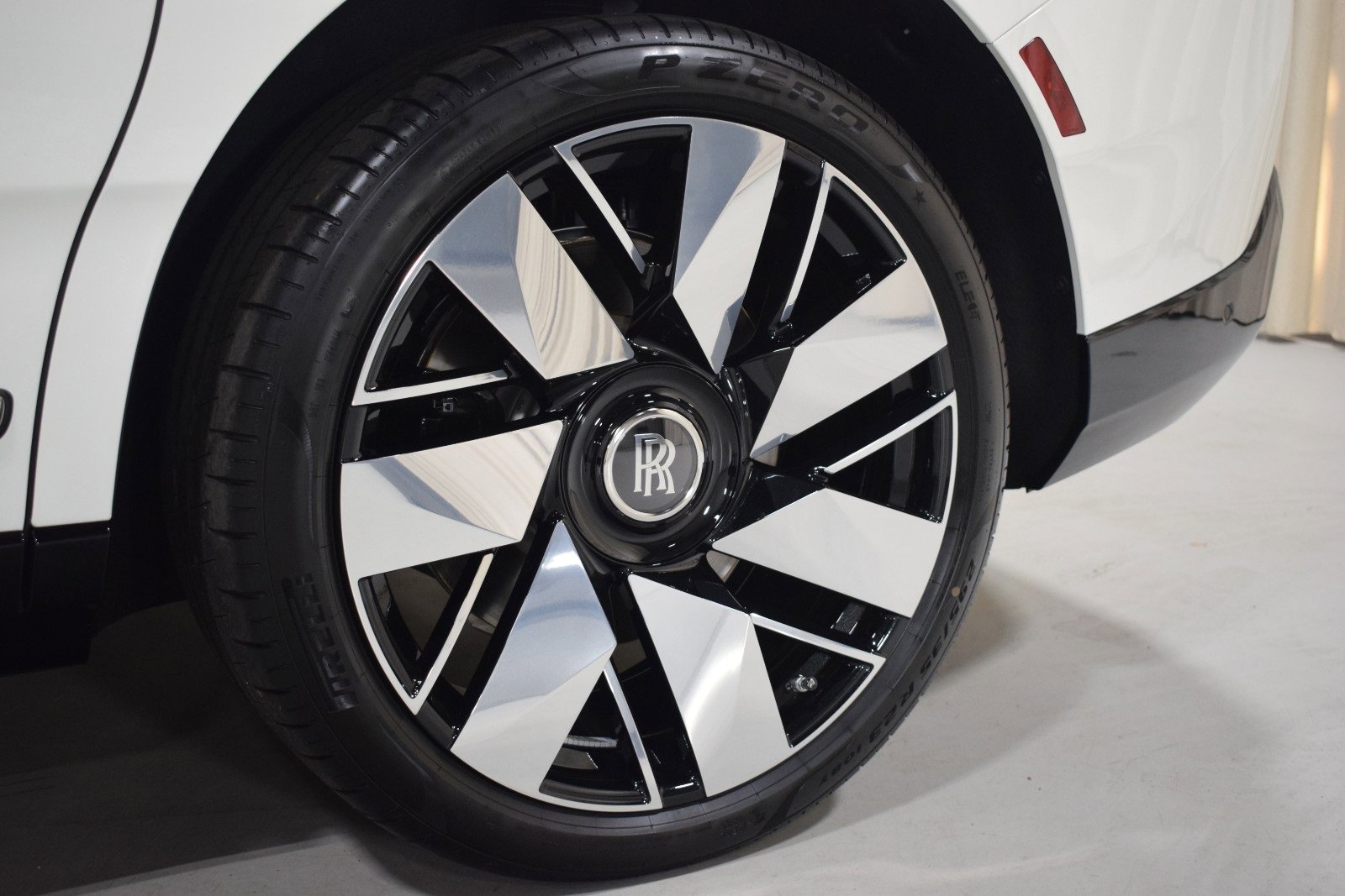 New 2026 Rolls-Royce Cullinan image 17