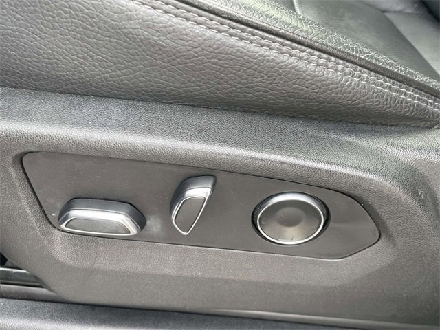 Used 2021 GMC Yukon XL Denali w/ Denali Premium Package image 16