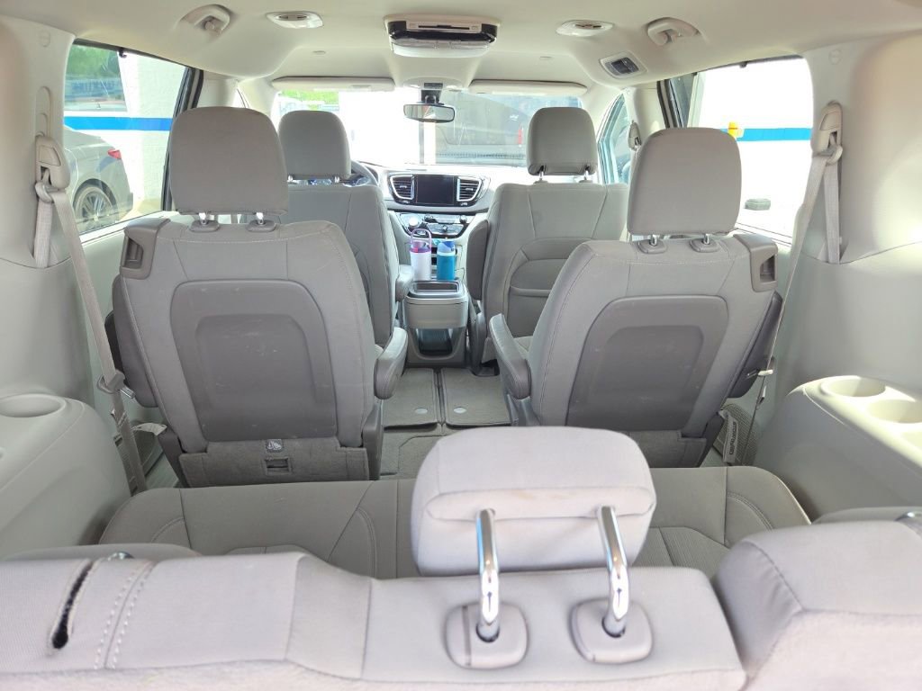 Used 2017 Chrysler Pacifica Touring Plus w/ Tire & Wheel Group FWD image 4