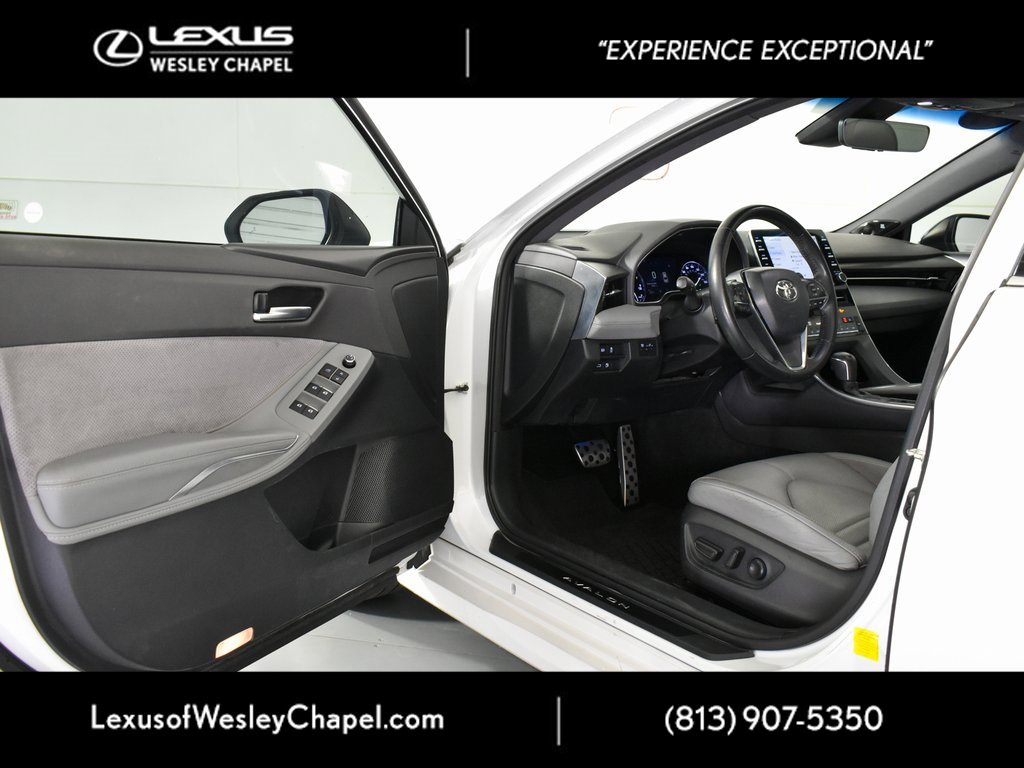 Used 2019 Toyota Avalon XSE image 17