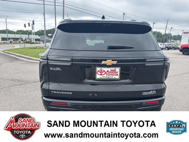 Used 2025 Chevrolet Traverse High Country FWD image 4