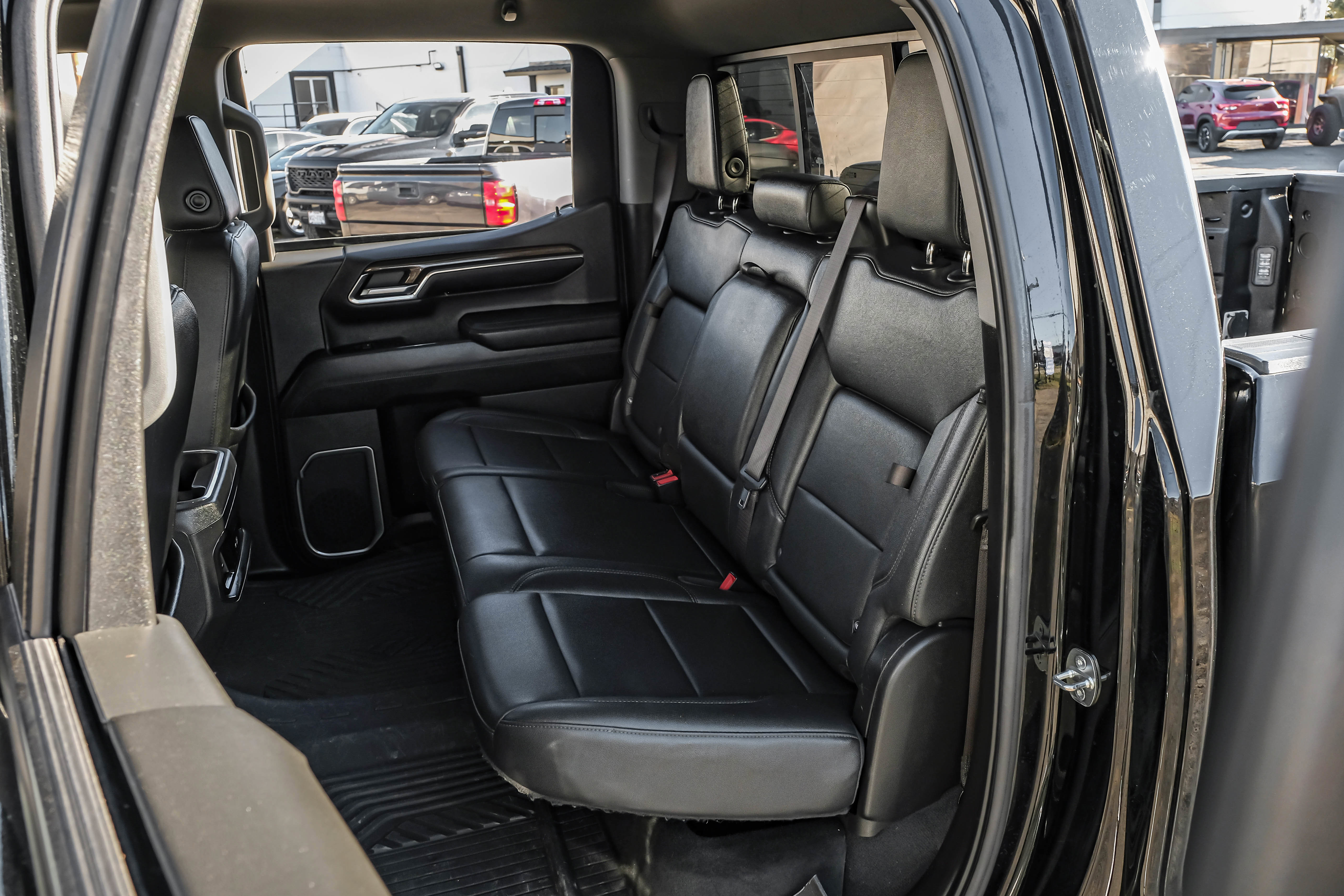 Used 2023 Chevrolet Silverado 1500 LT Trail Boss w/ Convenience Package II AWD/4WD image 38
