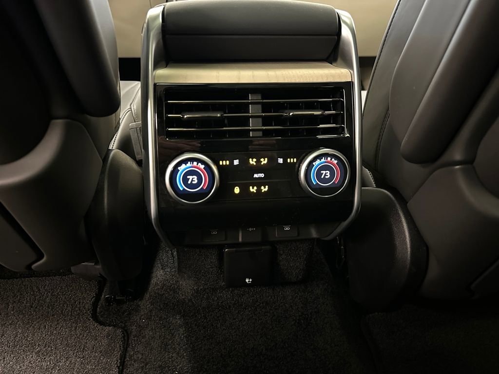 Used 2024 Land Rover Range Rover Long Wheelbase SE image 24