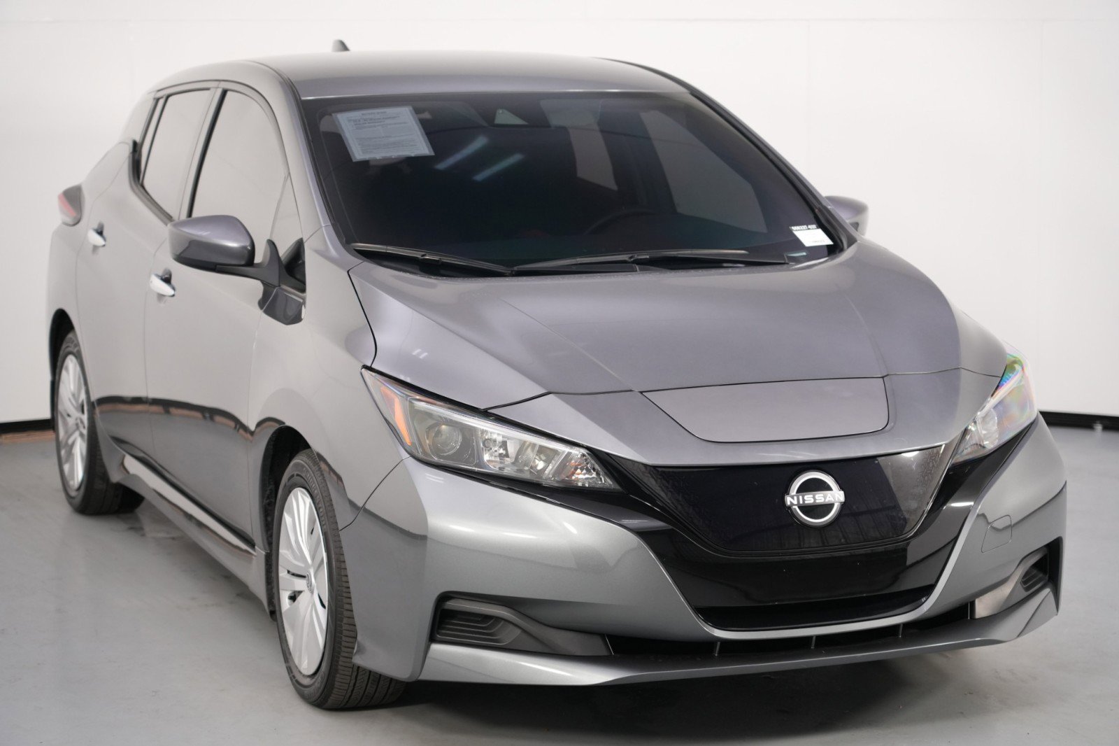 Used 2025 Nissan Leaf S image 46