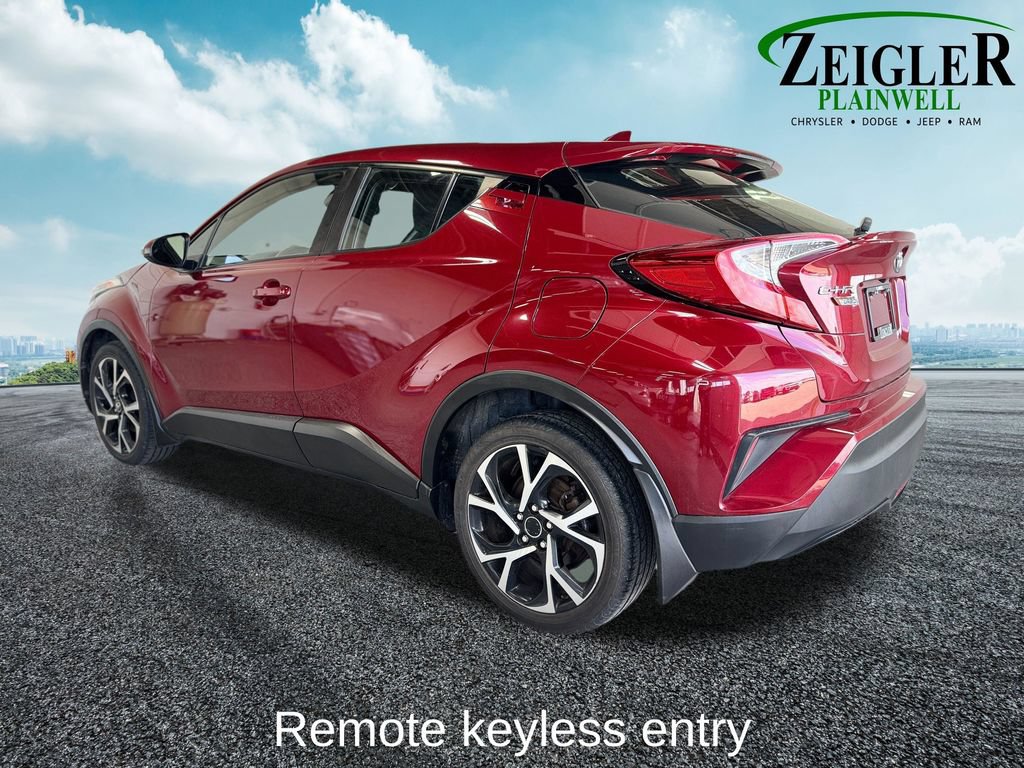 Used 2018 Toyota C-HR XLE FWD image 3