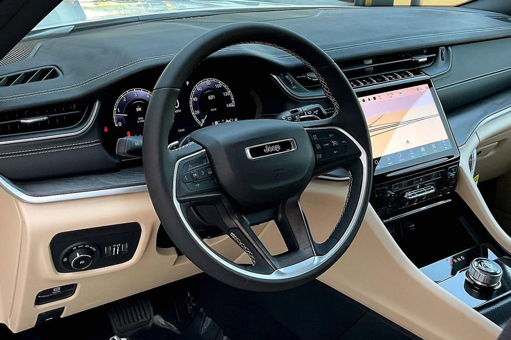 New 2025 Jeep Grand Cherokee Limited image 8