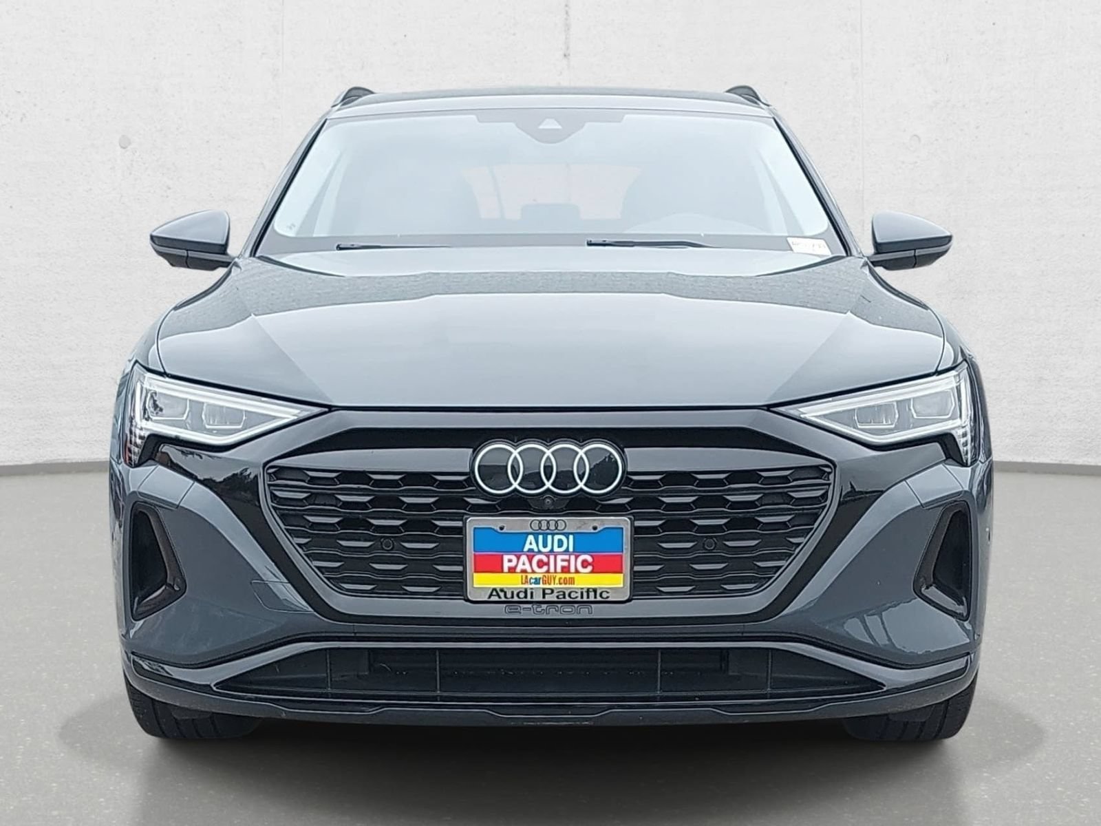 Used 2024 Audi Q8 e-tron Premium Plus w/ Premium Plus Package AWD/4WD image 2