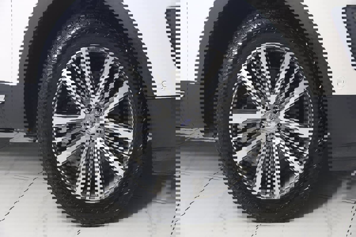 Used 2016 Ford Explorer Platinum image 18