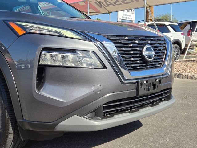 Used 2023 Nissan Rogue SV FWD image 2