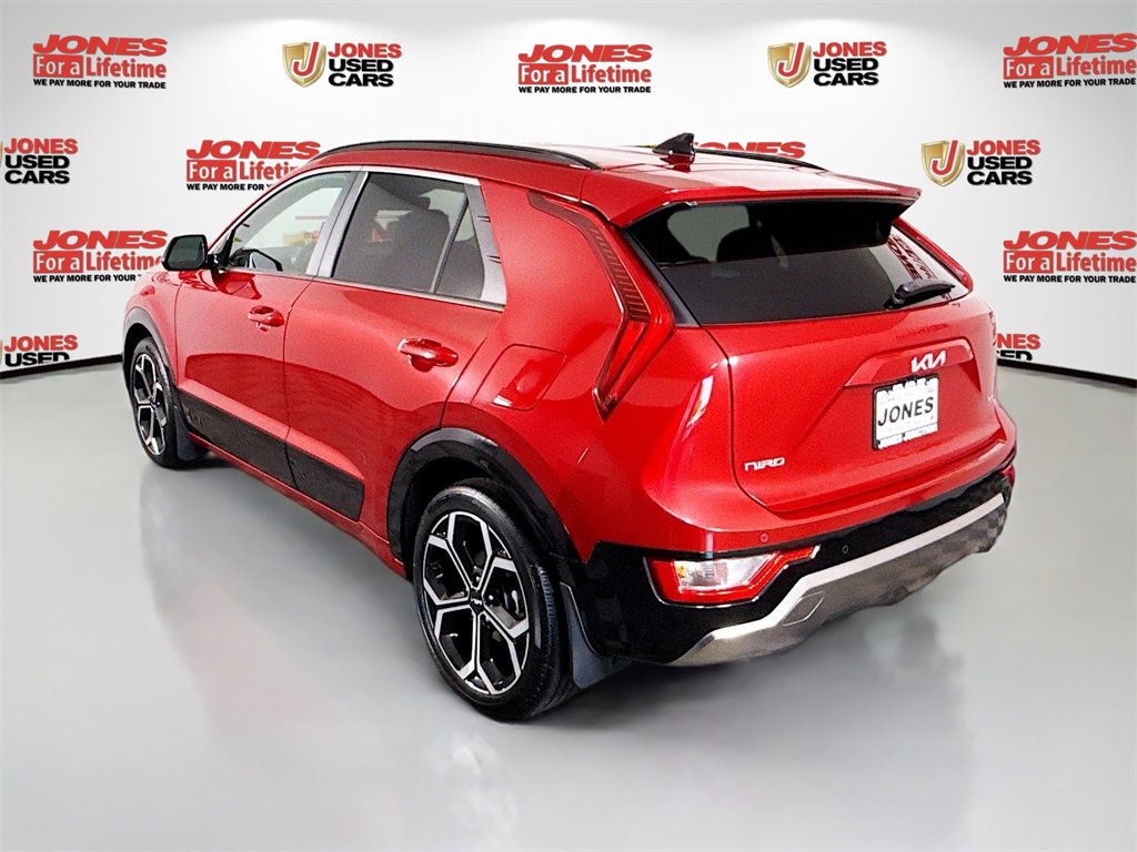 Used 2024 Kia Niro EX Touring image 2