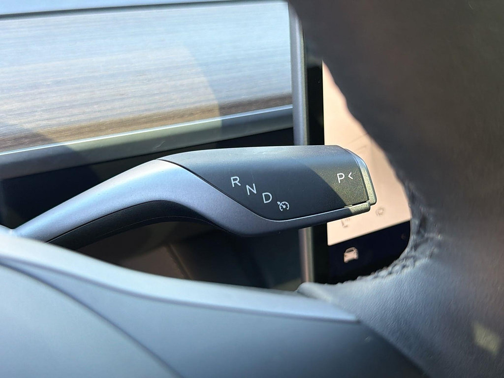 Used 2024 Tesla Model Y Long Range RWD image 13