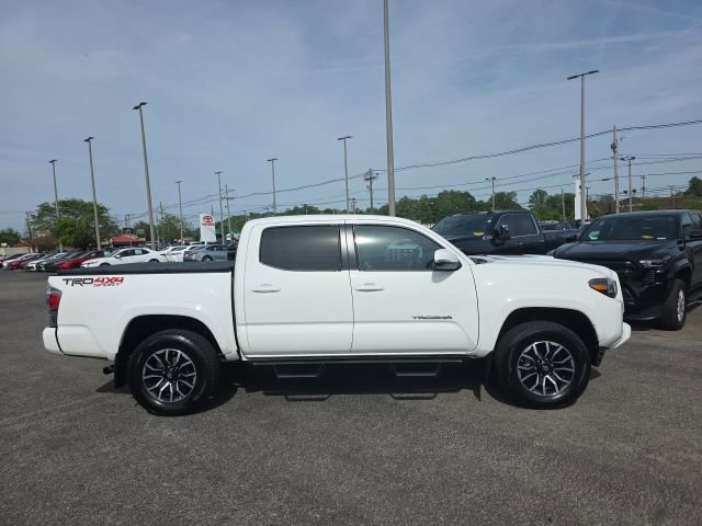 Used 2020 Toyota Tacoma TRD Sport w/ Technology Package AWD/4WD image 3