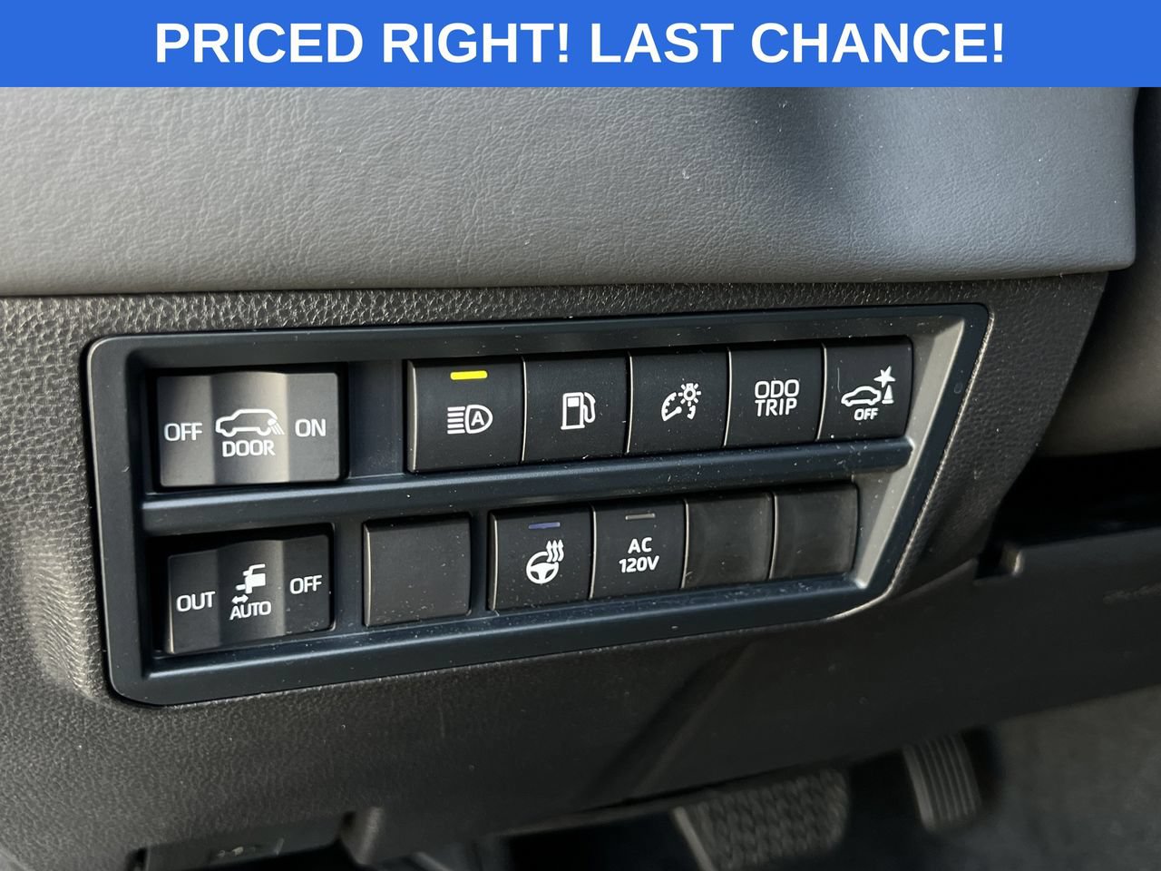 Used 2025 Toyota Sequoia Platinum AWD/4WD image 16