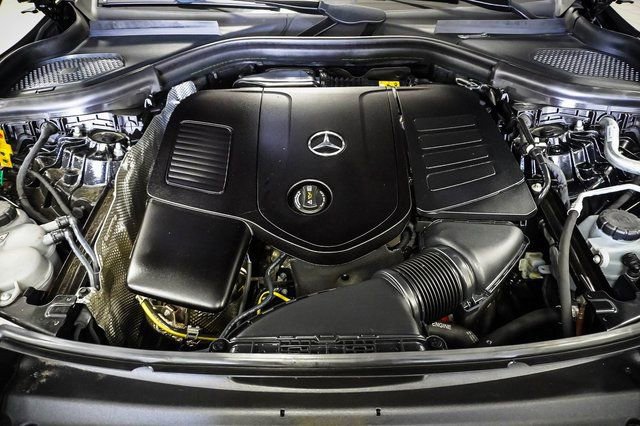 Used 2025 Mercedes-Benz GLC 350e 4MATIC image 25