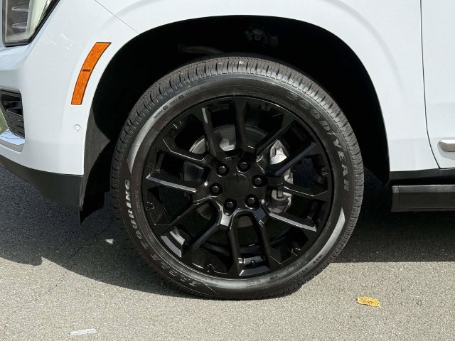 Used 2026 GMC Yukon XL Denali w/ Sun & Power Step Package AWD/4WD image 8