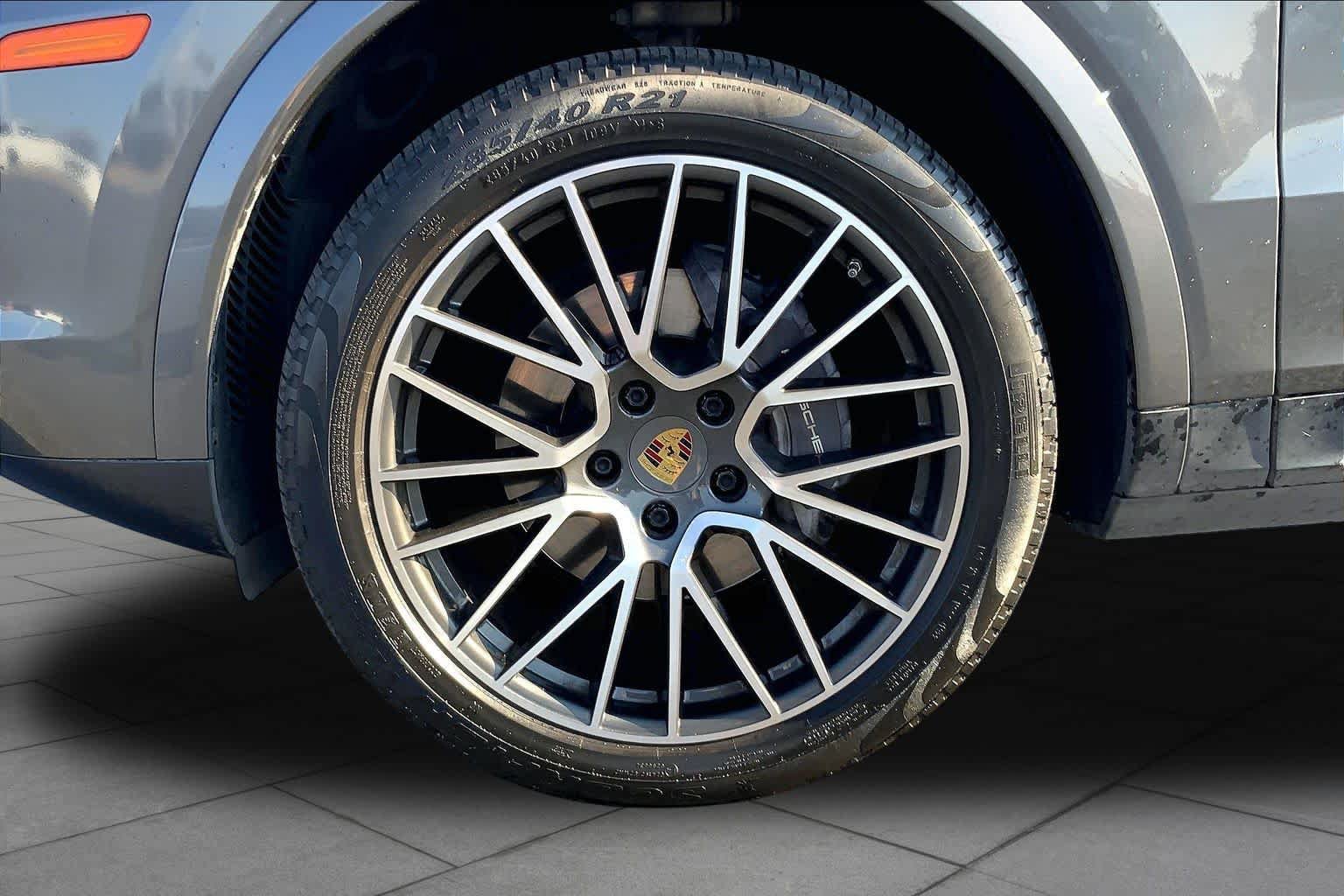 Used 2019 Porsche Cayenne AWD/4WD image 11