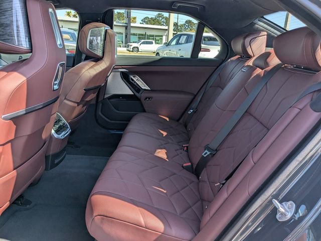 New 2026 BMW 760i xDrive w/ Luxury Rear Seating Package image 13