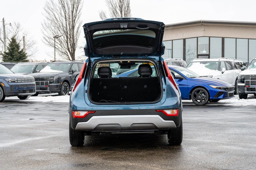 Used 2025 Kia Niro EX w/ EX Cold Weather Package image 10