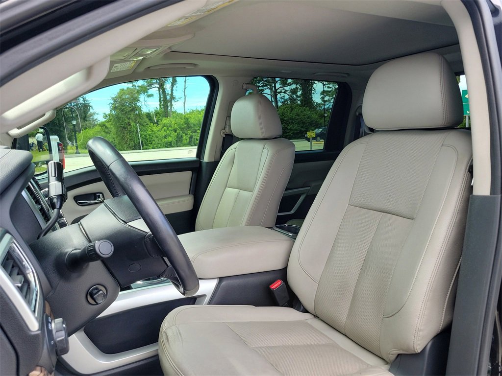 Used 2020 Nissan Titan SL w/ Moonroof Package image 19