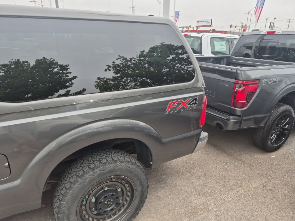 Used 2015 Ford F250 Lariat w/ Lariat Ultimate Package AWD/4WD image 12