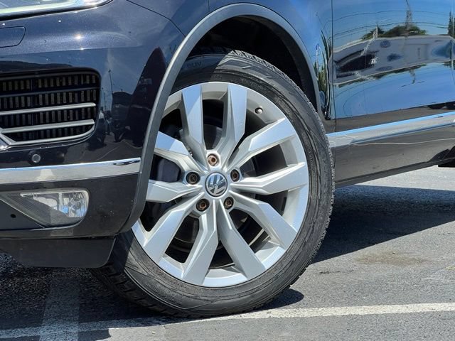 Used 2015 Volkswagen Touareg Sport AWD/4WD image 2