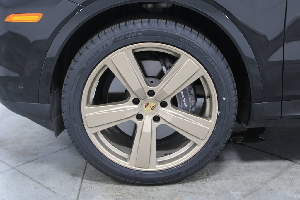 Used 2024 Porsche Cayenne Coupe AWD/4WD image 18