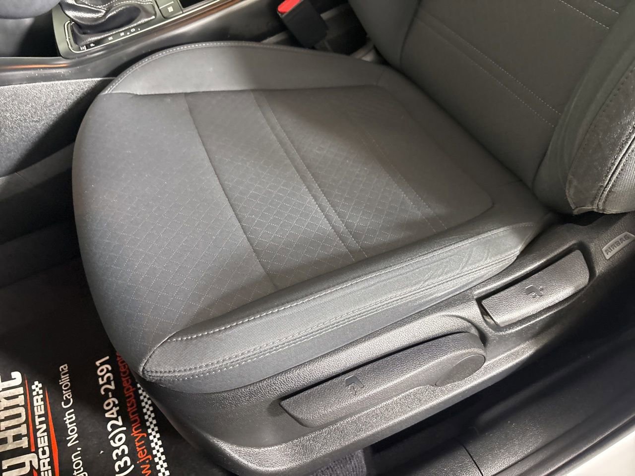 Used 2020 Kia Sorento LX image 11