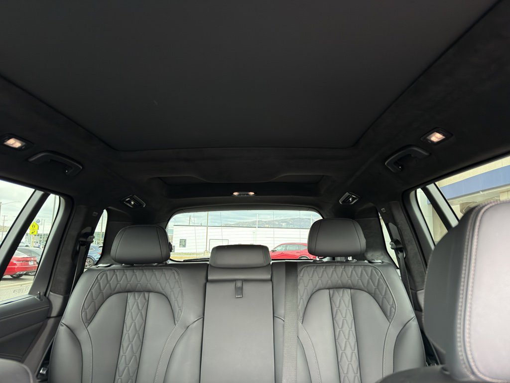 Used 2023 BMW X7 M60i image 21