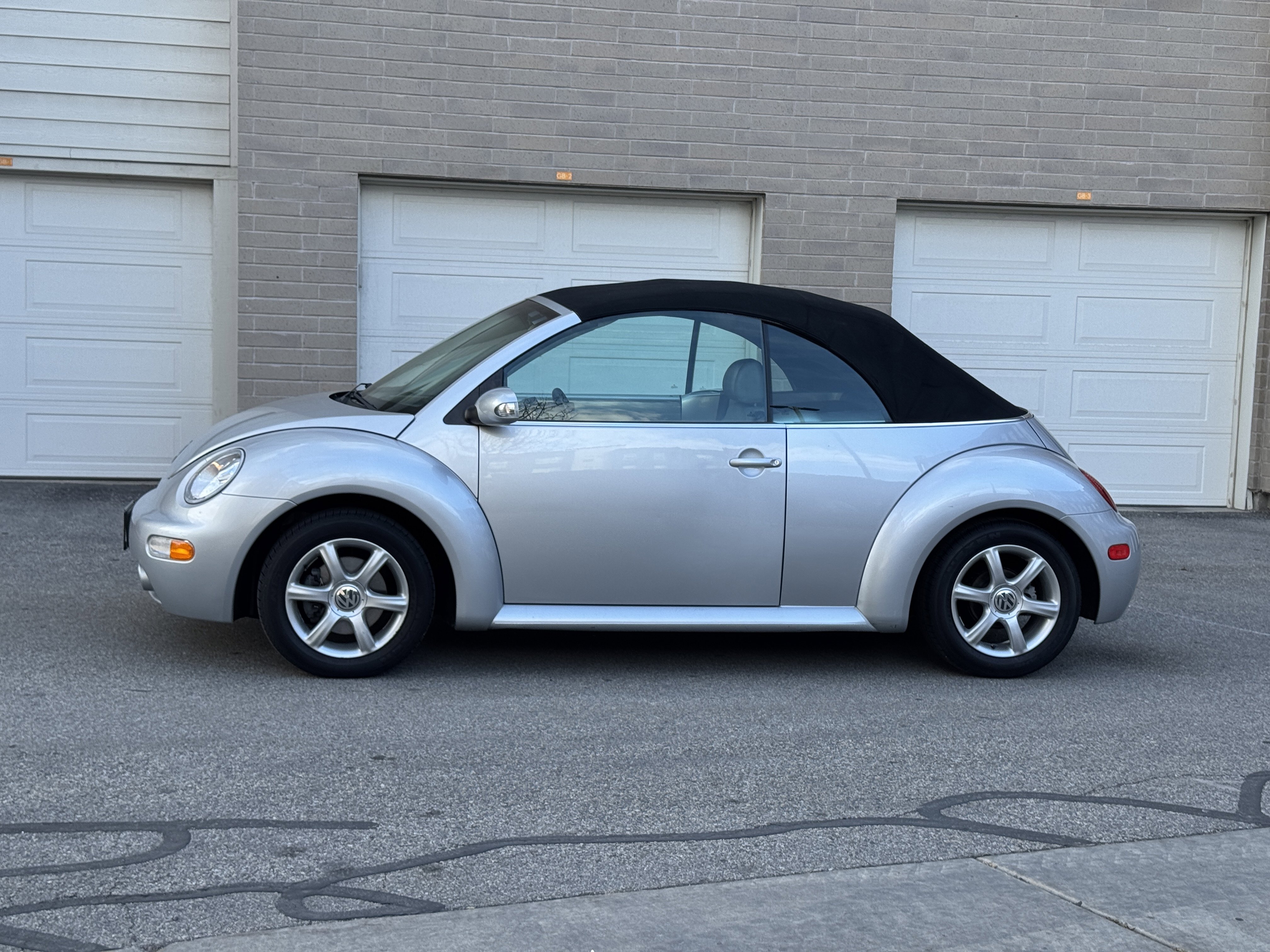 Used 2004 Volkswagen Beetle GLS image 2