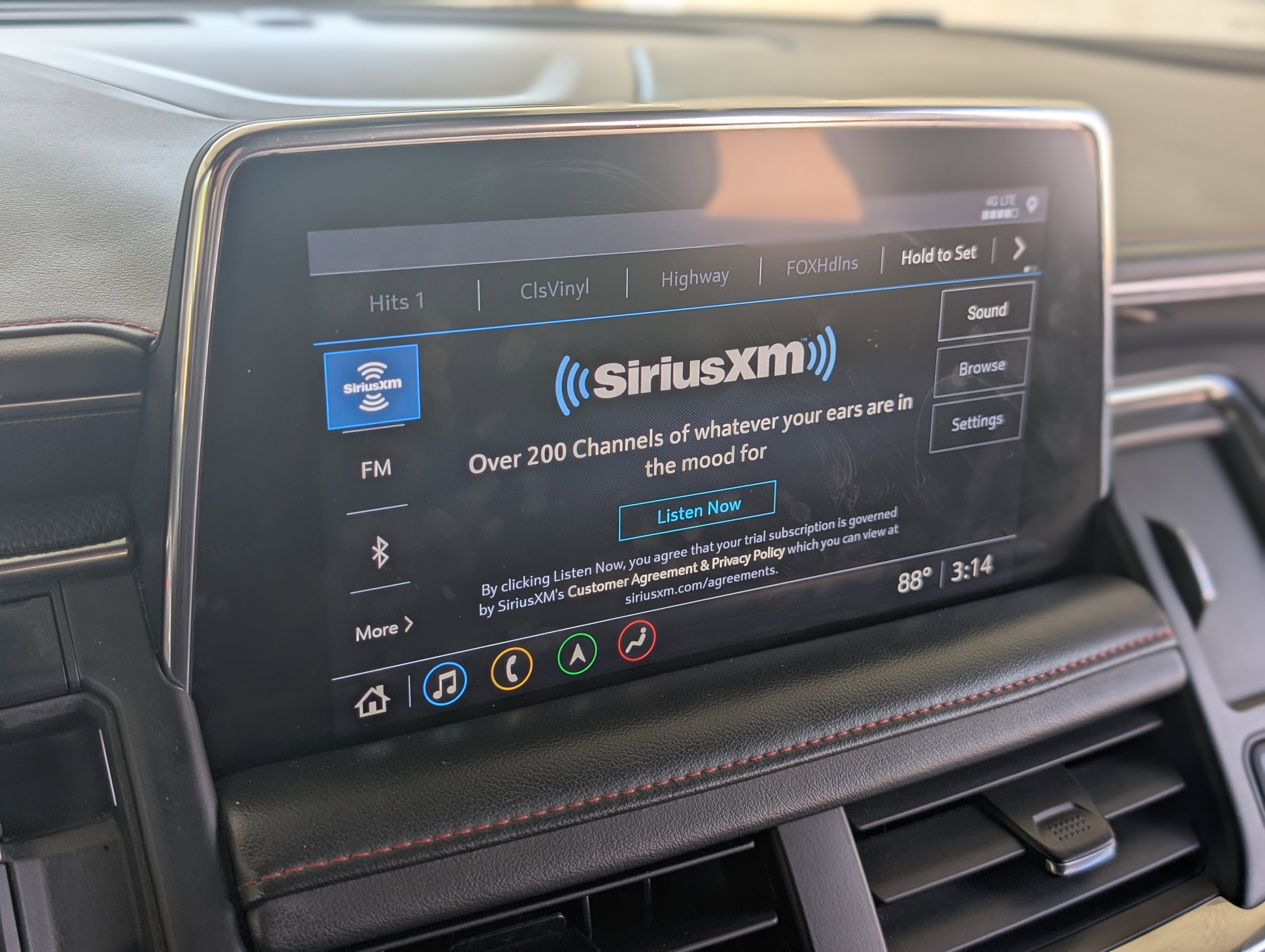 Used 2021 Chevrolet Suburban RST w/ Luxury Package RWD image 30