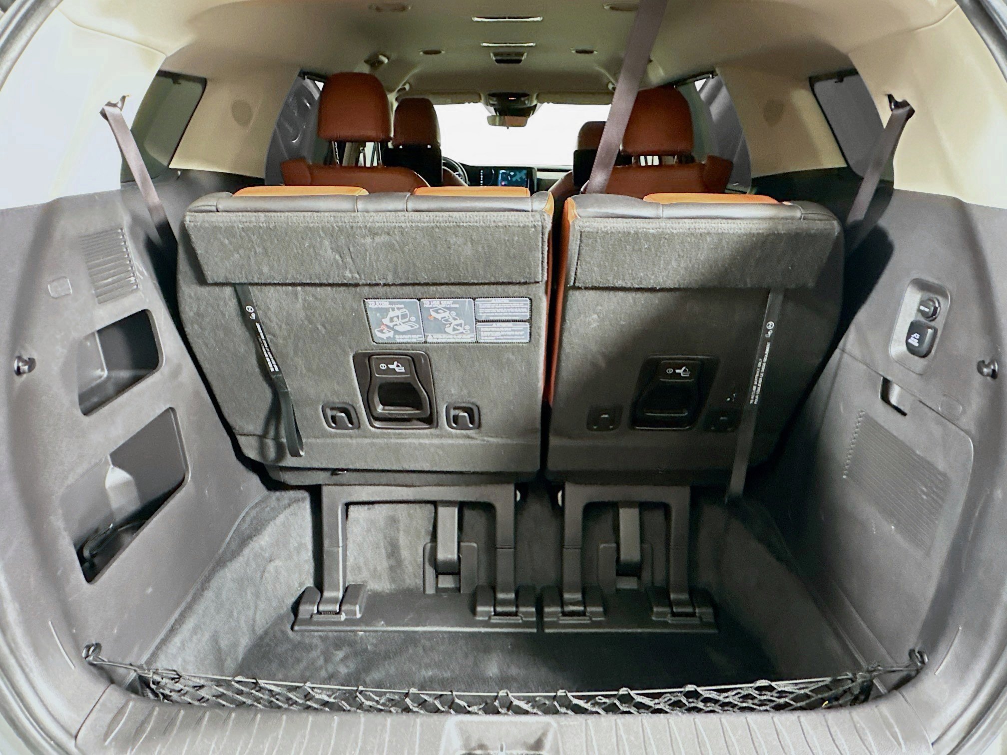 Used 2022 Kia Carnival SX image 30