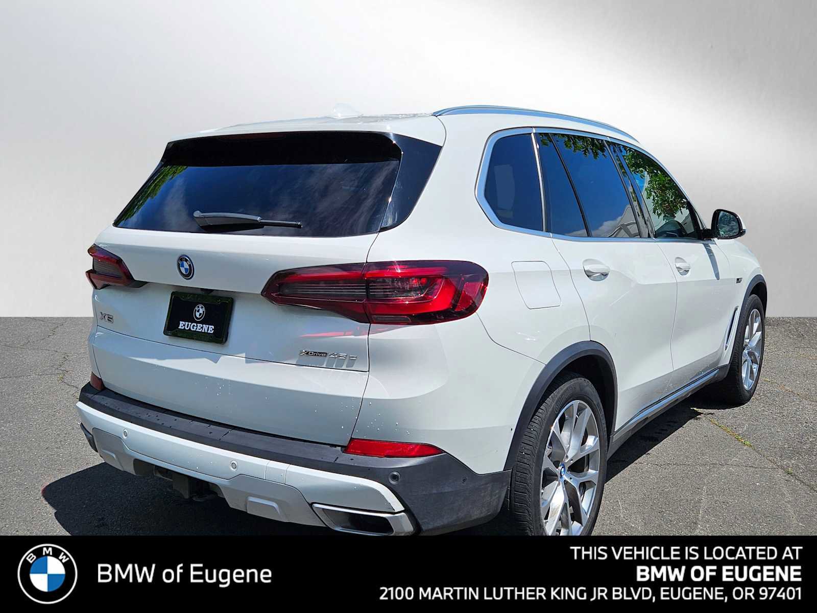 Used 2023 BMW X5 xDrive45e w/ Executive Package AWD/4WD image 3