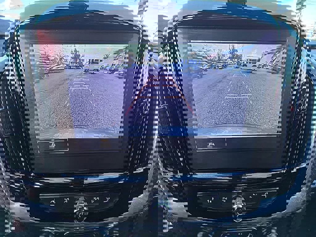 Used 2023 Chevrolet Traverse LT image 18